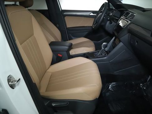 Used 2023 Volkswagen Tiguan SE w/ Panoramic Sunroof Package FWD image 36
