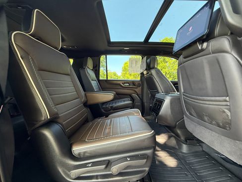 Used 2025 GMC Yukon XL Denali Ultimate w/ LPO, Floor Liner Package AWD/4WD image 20