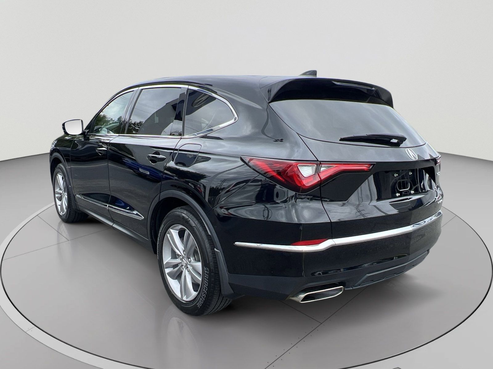 Used 2023 Acura MDX SH-AWD image 3