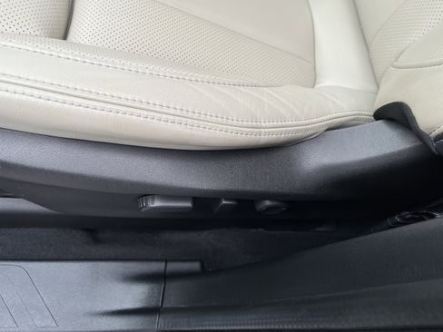 Used 2022 Subaru Ascent Limited w/ Technology Package image 16