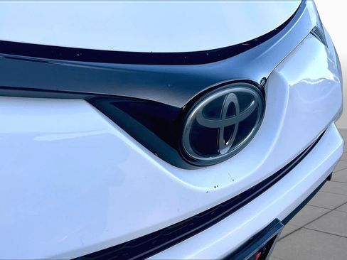 Used 2018 Toyota RAV4 SE w/ Power Extra Value Package FWD image 29