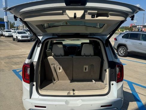 Used 2023 GMC Acadia Denali w/ Denali Technology Package image 6