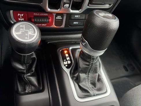 Used 2024 Jeep Wrangler Unlimited image 25