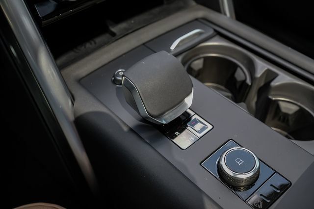 New 2026 Land Rover Discovery Limited Edition AWD/4WD image 34