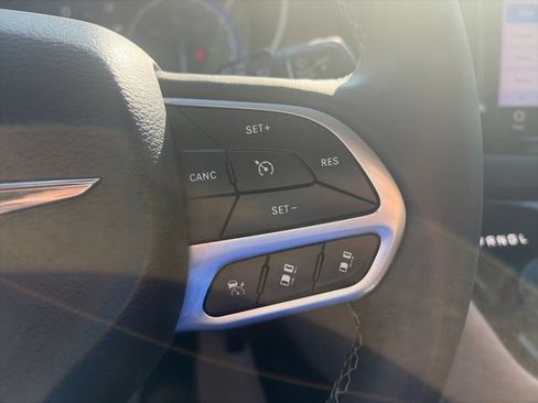 Used 2022 Chrysler Pacifica Touring-L FWD image 31