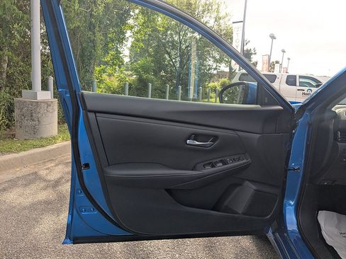 Used 2024 Nissan Sentra SV FWD image 11