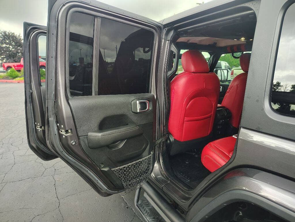 Used 2021 Jeep Wrangler Unlimited Sahara AWD/4WD image 15