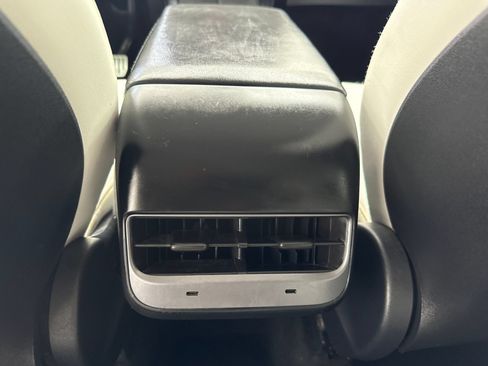 Used 2022 Tesla Model Y Performance AWD/4WD image 36