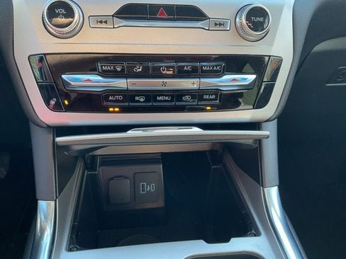 Certified 2022 Ford Explorer XLT w/ Equipment Group 202A image 19