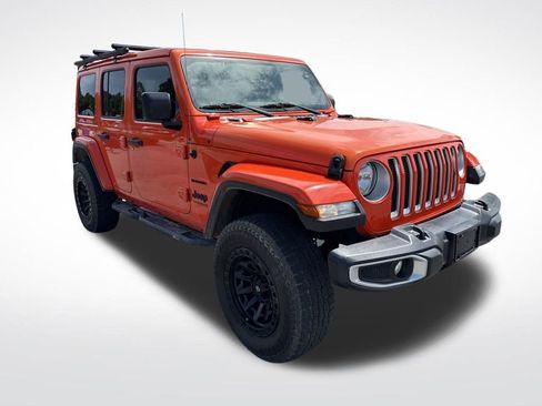 Used 2018 Jeep Wrangler Unlimited Sahara w/ Safety Group AWD/4WD image 3