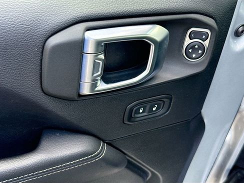 Used 2022 Jeep Wrangler Unlimited Sahara w/ Cold Weather Group image 19