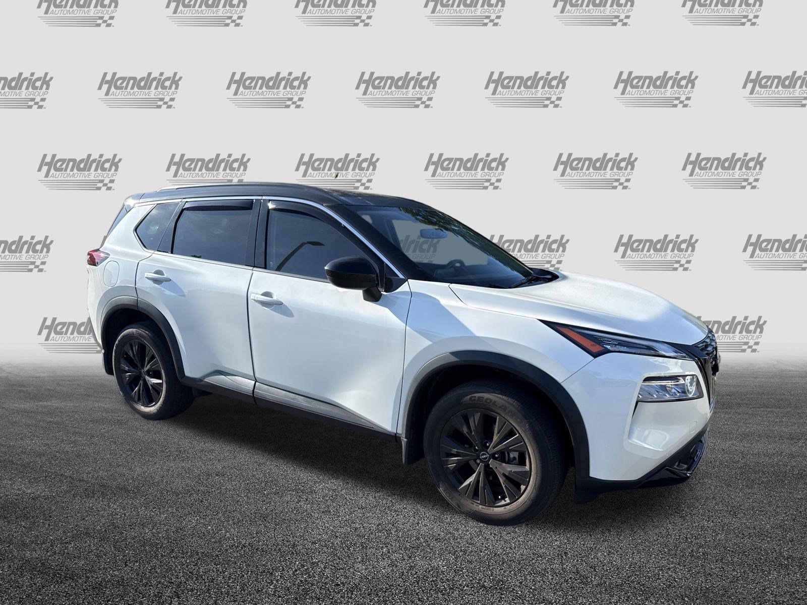 Used 2023 Nissan Rogue SV w/ SV Premium B Package FWD image 2