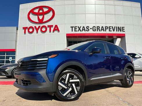 Used 2025 Nissan Kicks SV image 2