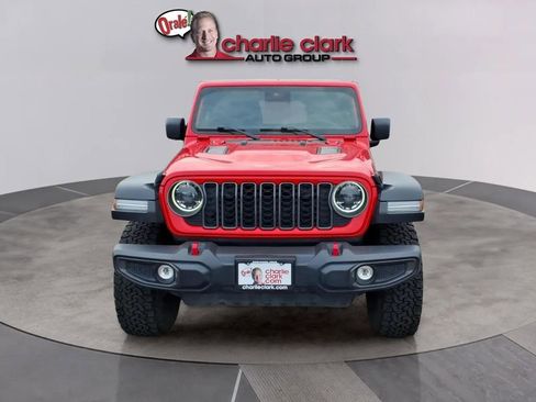 Used 2025 Jeep Wrangler Unlimited Rubicon AWD/4WD image 8