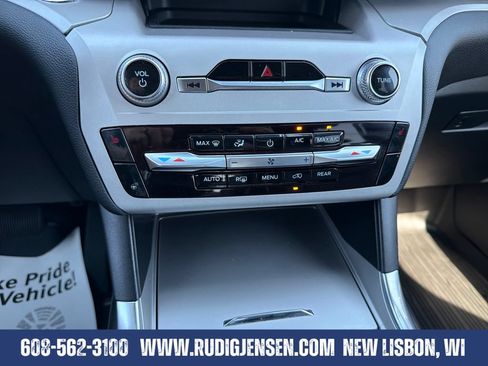 Used 2024 Ford Explorer XLT w/ Equipment Group 202A AWD/4WD image 17