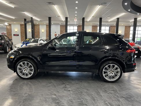 Used 2018 Porsche Cayenne Platinum Edition image 22