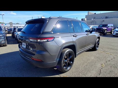 Certified 2023 Jeep Grand Cherokee Altitude AWD/4WD image 8