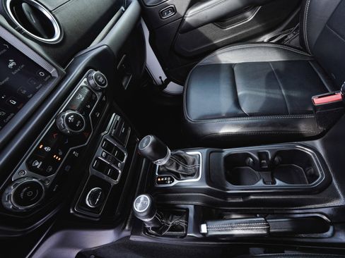 Used 2023 Jeep Wrangler Unlimited Sahara w/ Cold Weather Group image 23