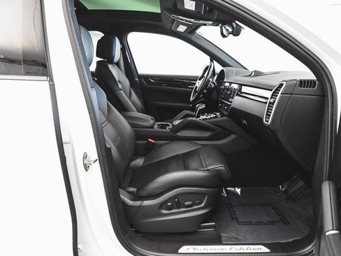 Used 2022 Porsche Cayenne Platinum Edition image 35
