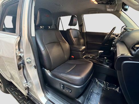Used 2022 Toyota 4Runner TRD Off-Road Premium image 31