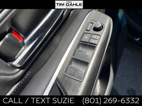 Used 2023 Toyota Venza XLE AWD/4WD image 13