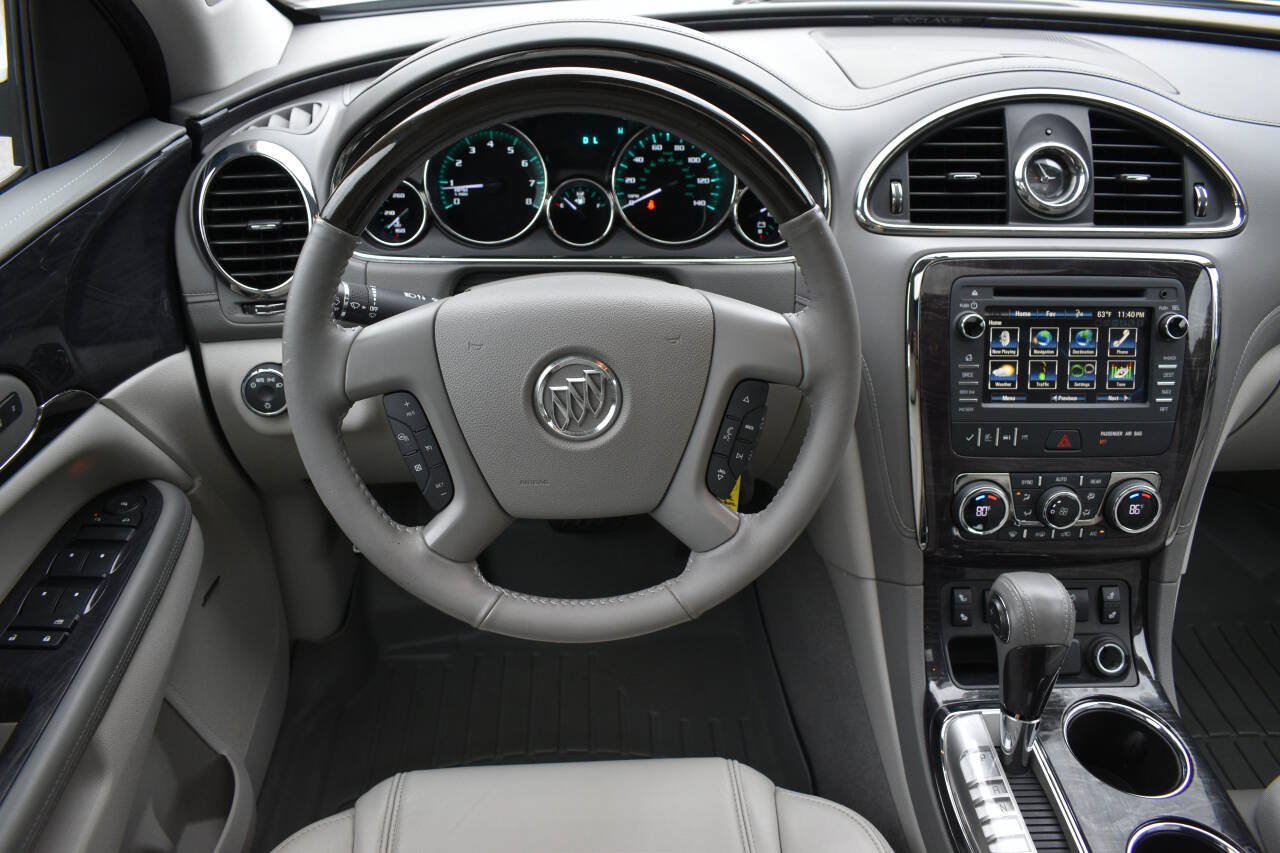 Used 2017 Buick Enclave Leather FWD image 18