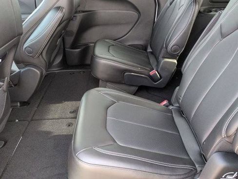 New 2026 Chrysler Pacifica Select AWD/4WD image 25