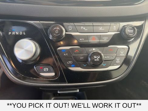 Used 2025 Chrysler Pacifica Select FWD image 15