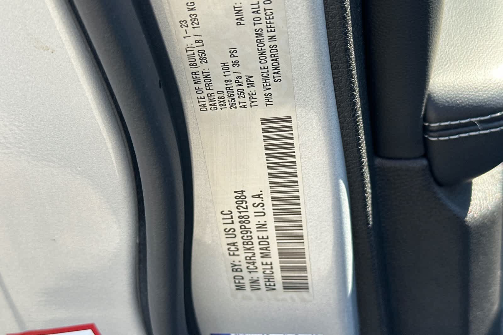 Used 2023 Jeep Grand Cherokee L Limited AWD/4WD image 35