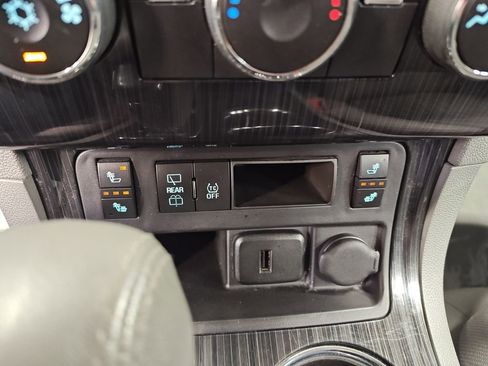 Used 2016 Chevrolet Traverse LT image 23