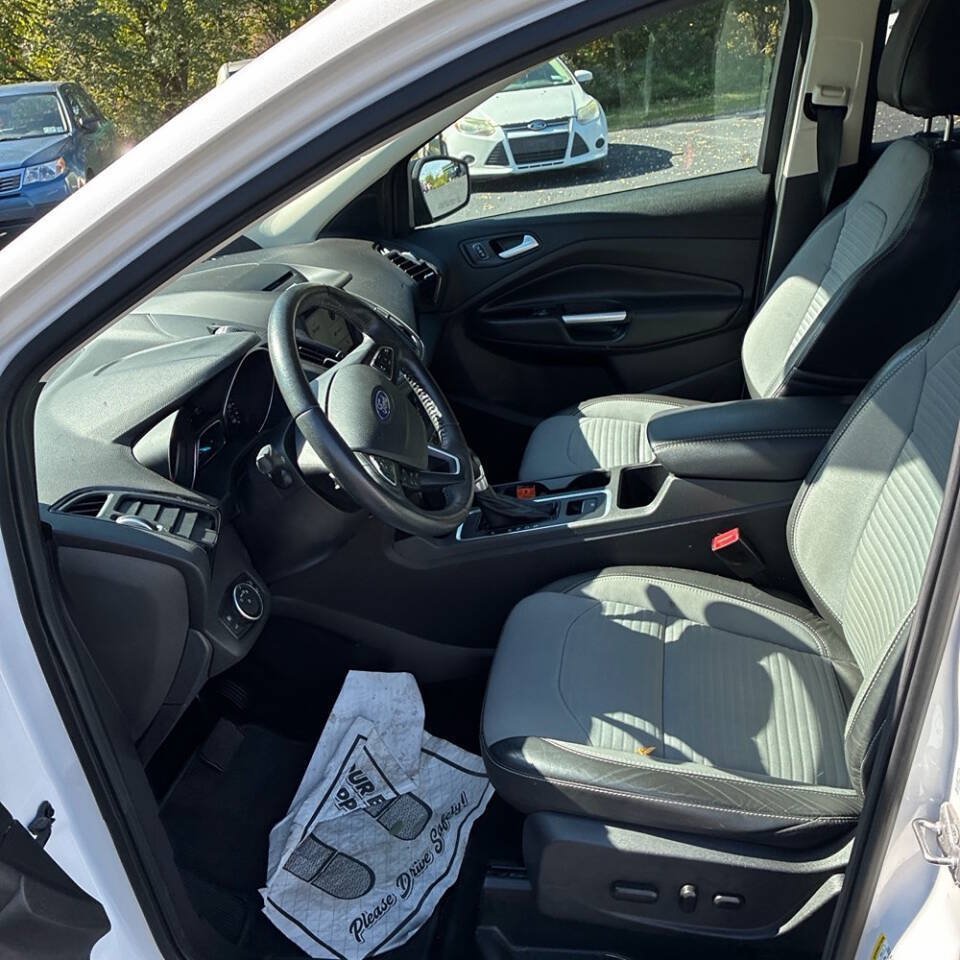 Used 2017 Ford Escape Titanium AWD/4WD image 22