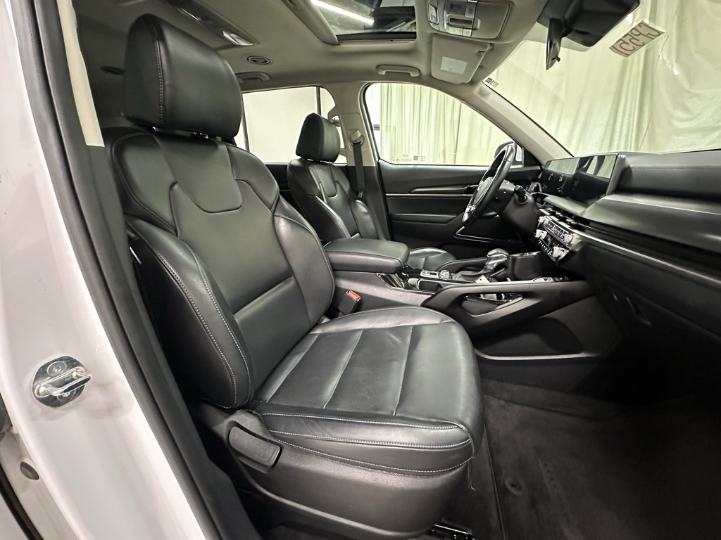 Used 2025 Kia Telluride S AWD/4WD image 16