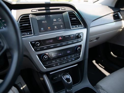 Used 2017 Hyundai Sonata Limited FWD image 14
