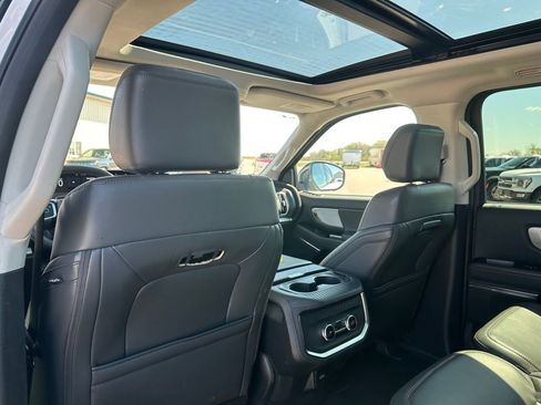 Used 2025 Ford Expedition Active AWD/4WD image 22