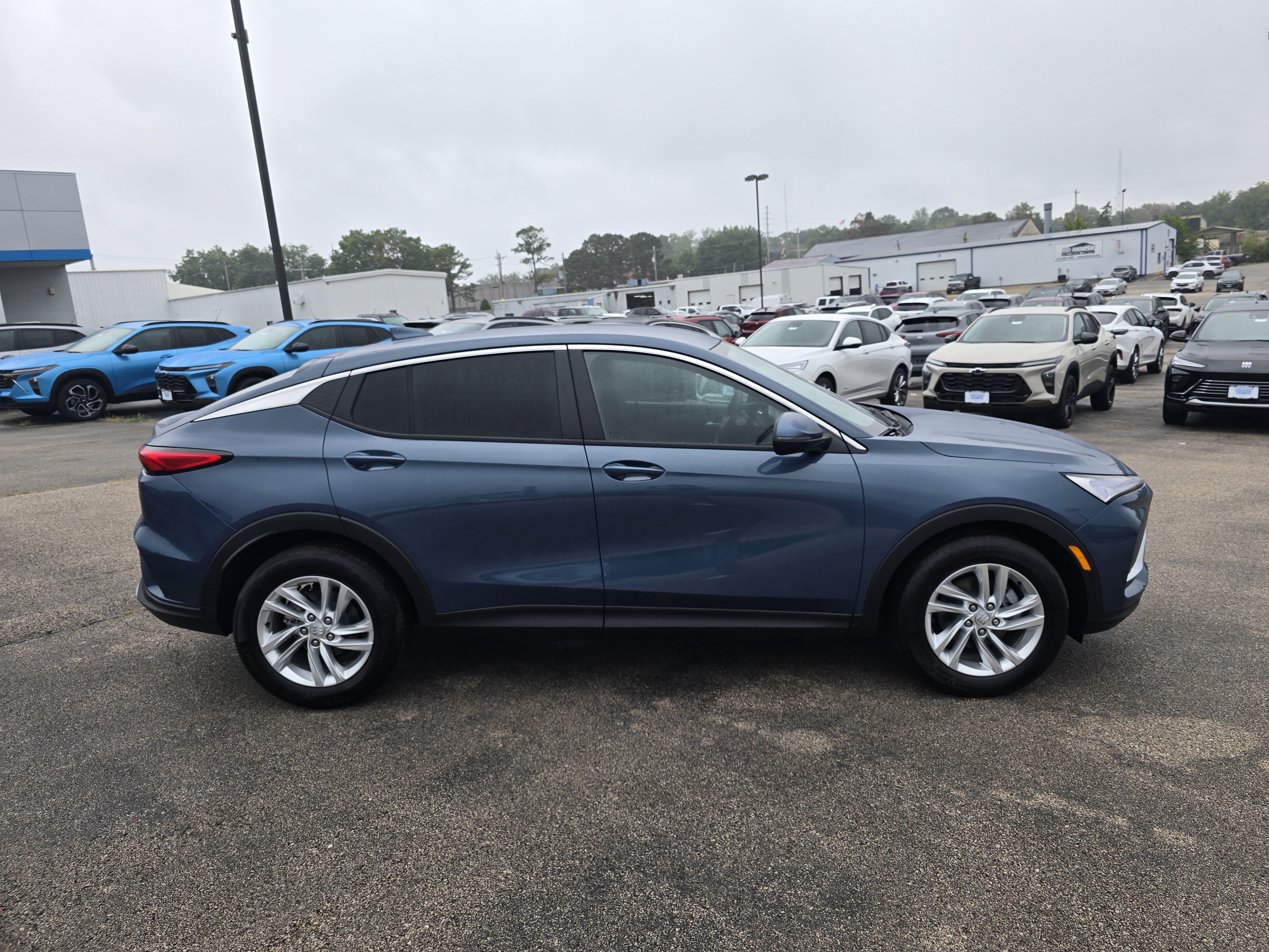 New 2026 Buick Envista Preferred w/ Convenience II Package FWD image 2