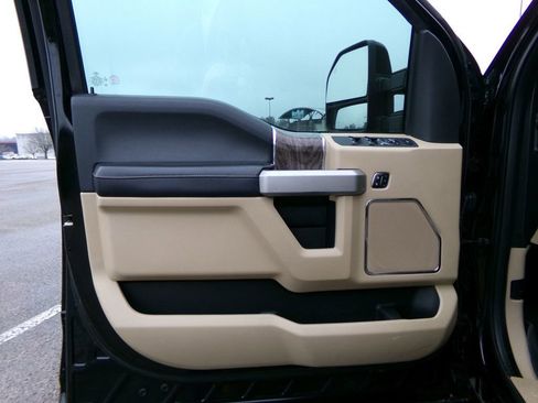 Used 2017 Ford F250 Lariat w/ Lariat Value Package image 7