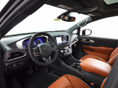 New 2026 Chrysler Pacifica Pinnacle image 13