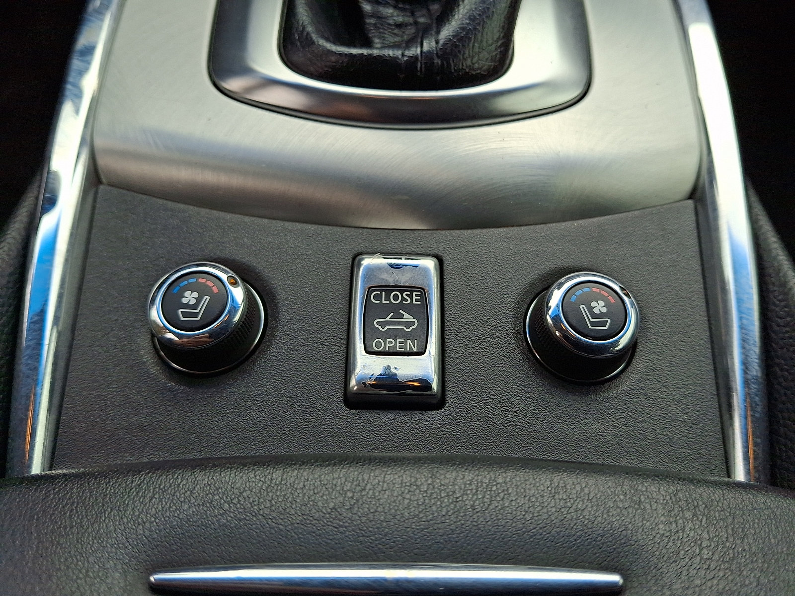 Used 2013 INFINITI G37 Convertible w/ Premium Pkg RWD image 24
