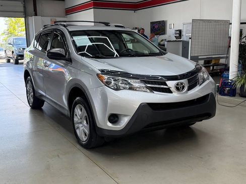 Used 2015 Toyota RAV4 LE AWD/4WD image 1