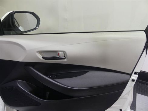 Used 2022 Toyota Corolla LE image 18