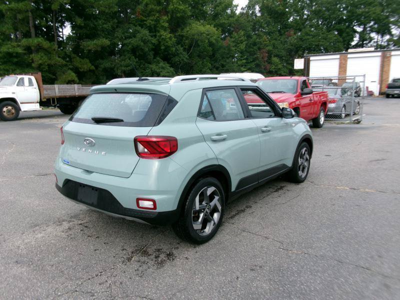 Used 2025 Hyundai Venue SEL FWD image 6