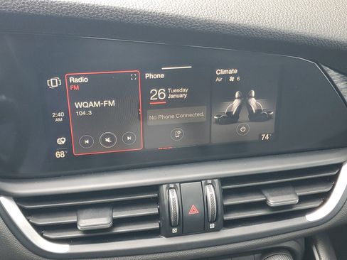 Used 2020 Alfa Romeo Giulia image 23