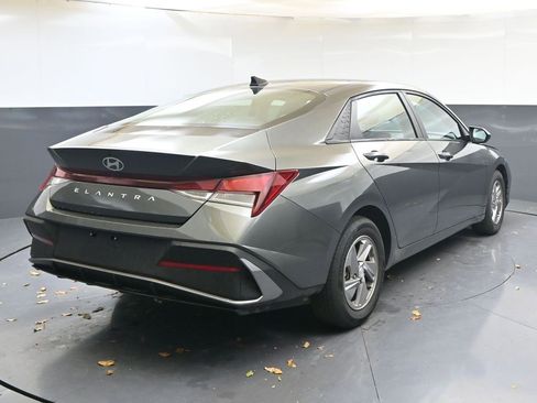 Certified 2025 Hyundai Elantra SE image 5