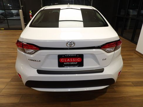 Used 2022 Toyota Corolla LE image 7