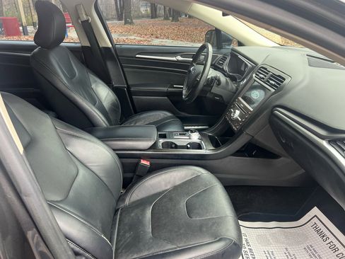 Used 2018 Ford Fusion Titanium image 22