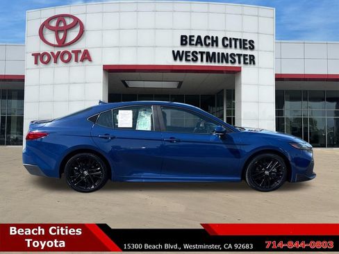 Used 2025 Toyota Camry SE FWD image 13
