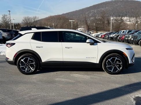 New 2026 Chevrolet Equinox EV LT image 14