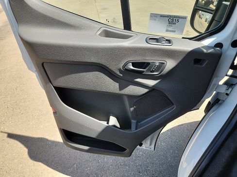 New 2025 Ford Transit 250 148 Medium Roof image 12