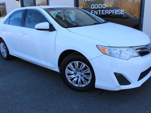Used 2012 Toyota Camry LE image 12