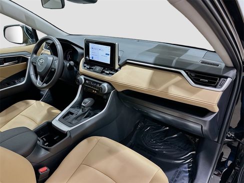 Used 2025 Toyota RAV4 XLE Premium image 29